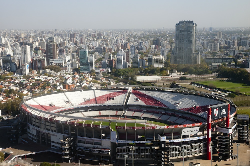 Estacionamiento cerca River
